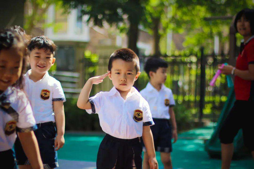 幼儿园的分班有没有猫腻？园长：说没有你也不会信，但有三个原则(图1)
