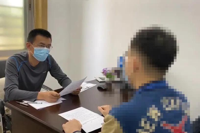 涉嫌走私仿真枪的大学生，给检察官带来了两本证书(图7)