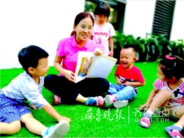 幼师工作不轻松！每天在园10小时，硕士学历不罕见(图1)