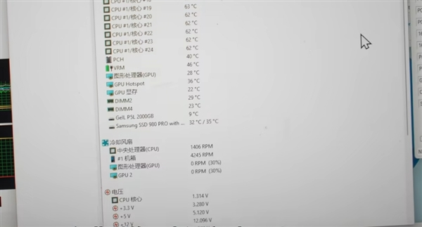 美女博主爆改家用空调外机给电脑降温：散热无敌了 RTX 5090绝配！(图13)