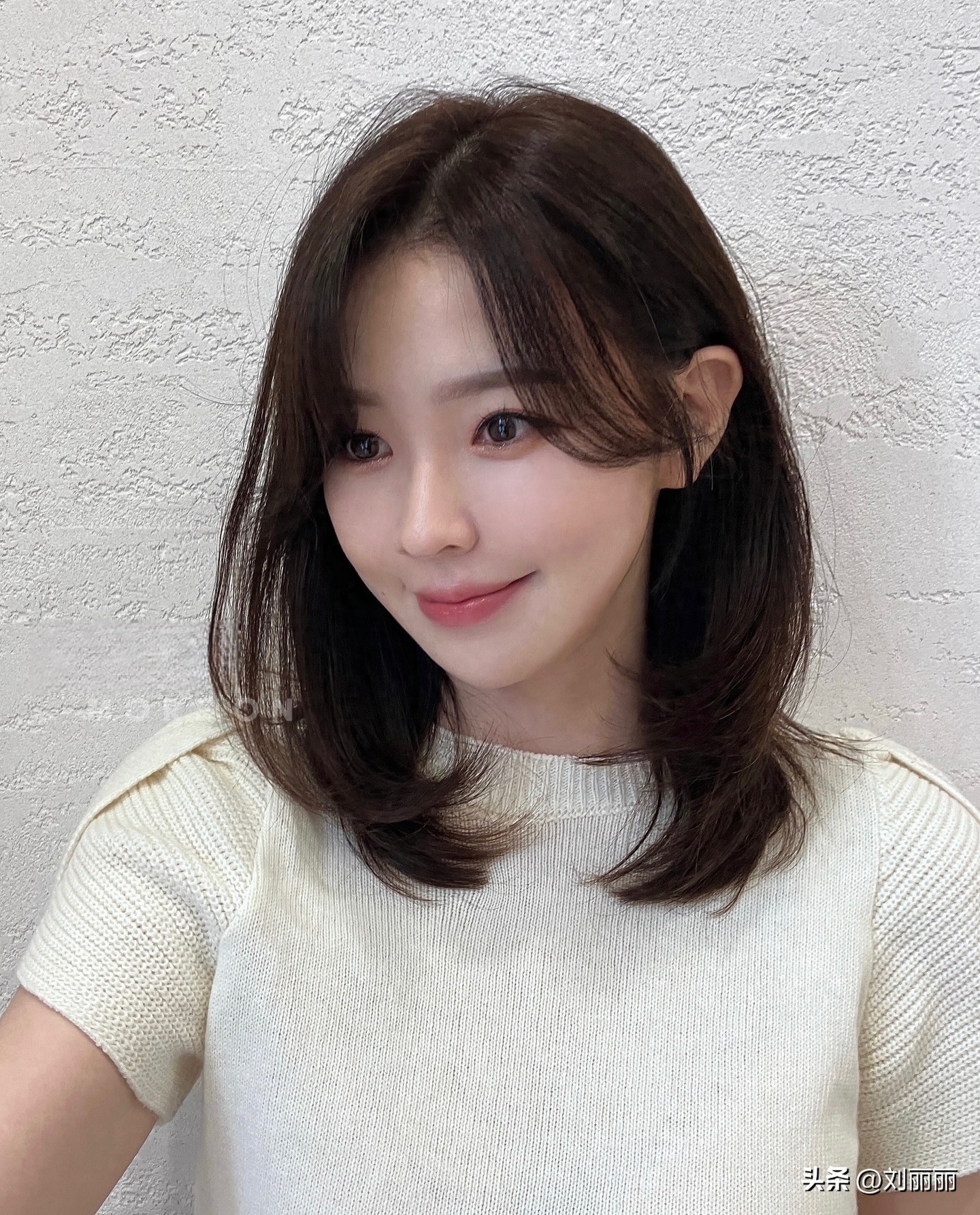 最值得尝试的女发：瘦脸微扣锁骨发，让你挑不出毛病(图1)