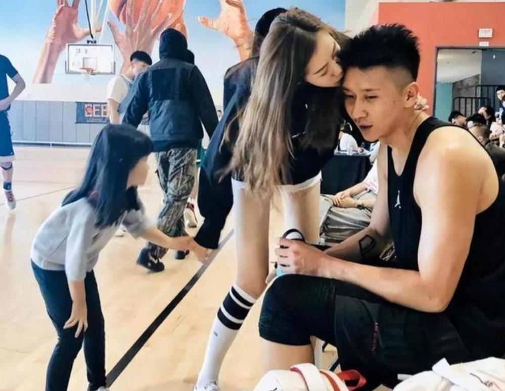 与名模离婚净身出户4年后，39岁的前男篮国手孙悦，现已判若两人(图7)