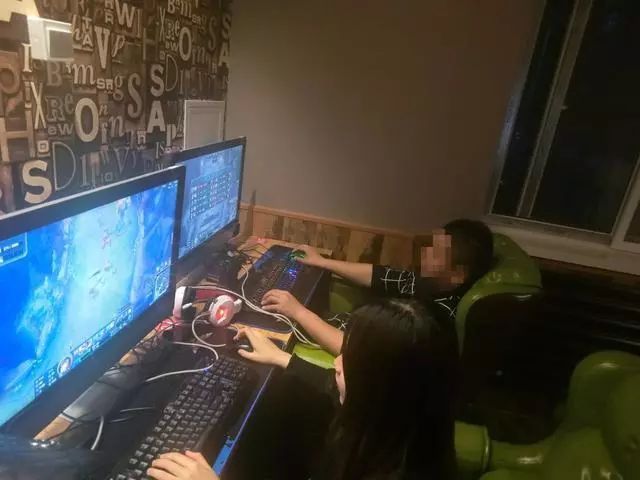网吧线下女陪玩：穿黑S上班，暗藏某些不让播的服务(图11)