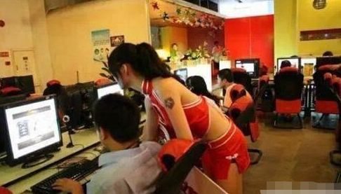 网吧线下女陪玩：穿黑S上班，暗藏某些不让播的服务(图16)