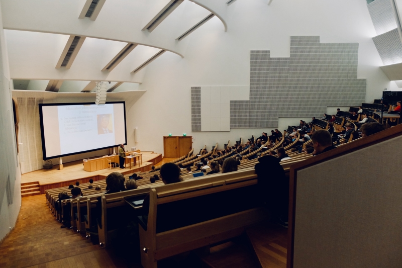 那些容易被忽略的优秀英国商学院 不要错过！(图2)