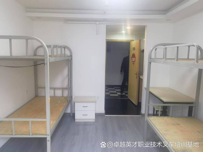 酒店日结2000一单一结上海大圈招聘纯出女孩武汉大圈女孩招聘—月薪可达20万起+包住+饭补+话补+各种假期等(图1)